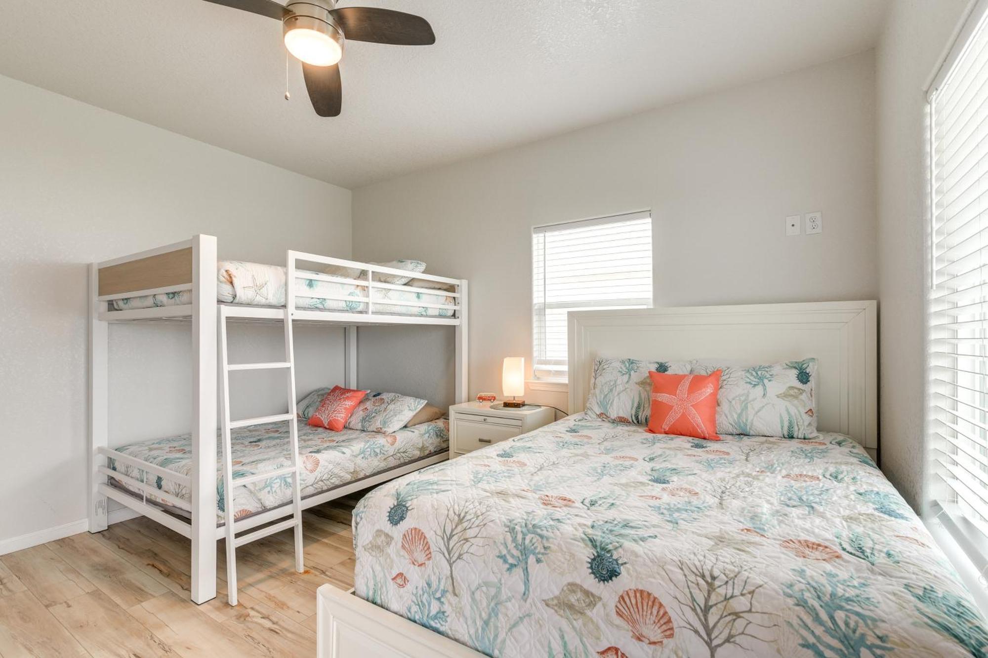 Beachfront Texas Retreat - 2 Decks, Patio And Views! Surfside Beach Εξωτερικό φωτογραφία