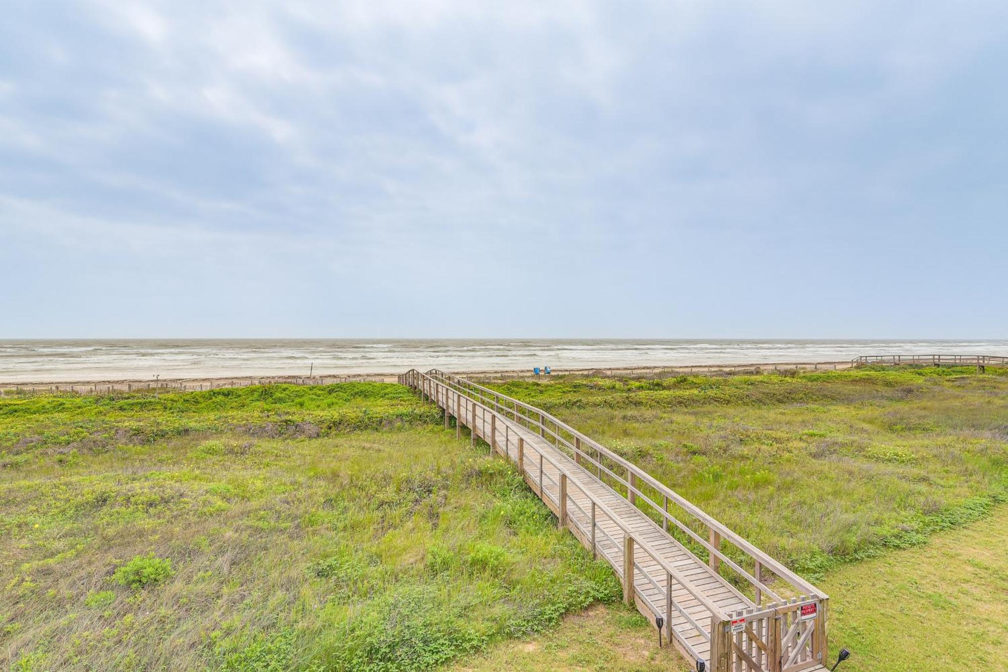 Beachfront Texas Retreat - 2 Decks, Patio And Views! Surfside Beach Εξωτερικό φωτογραφία