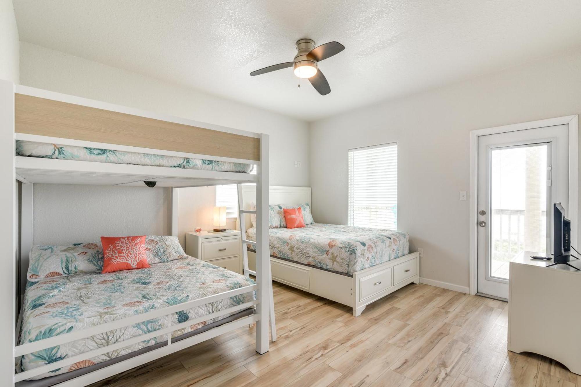 Beachfront Texas Retreat - 2 Decks, Patio And Views! Surfside Beach Εξωτερικό φωτογραφία