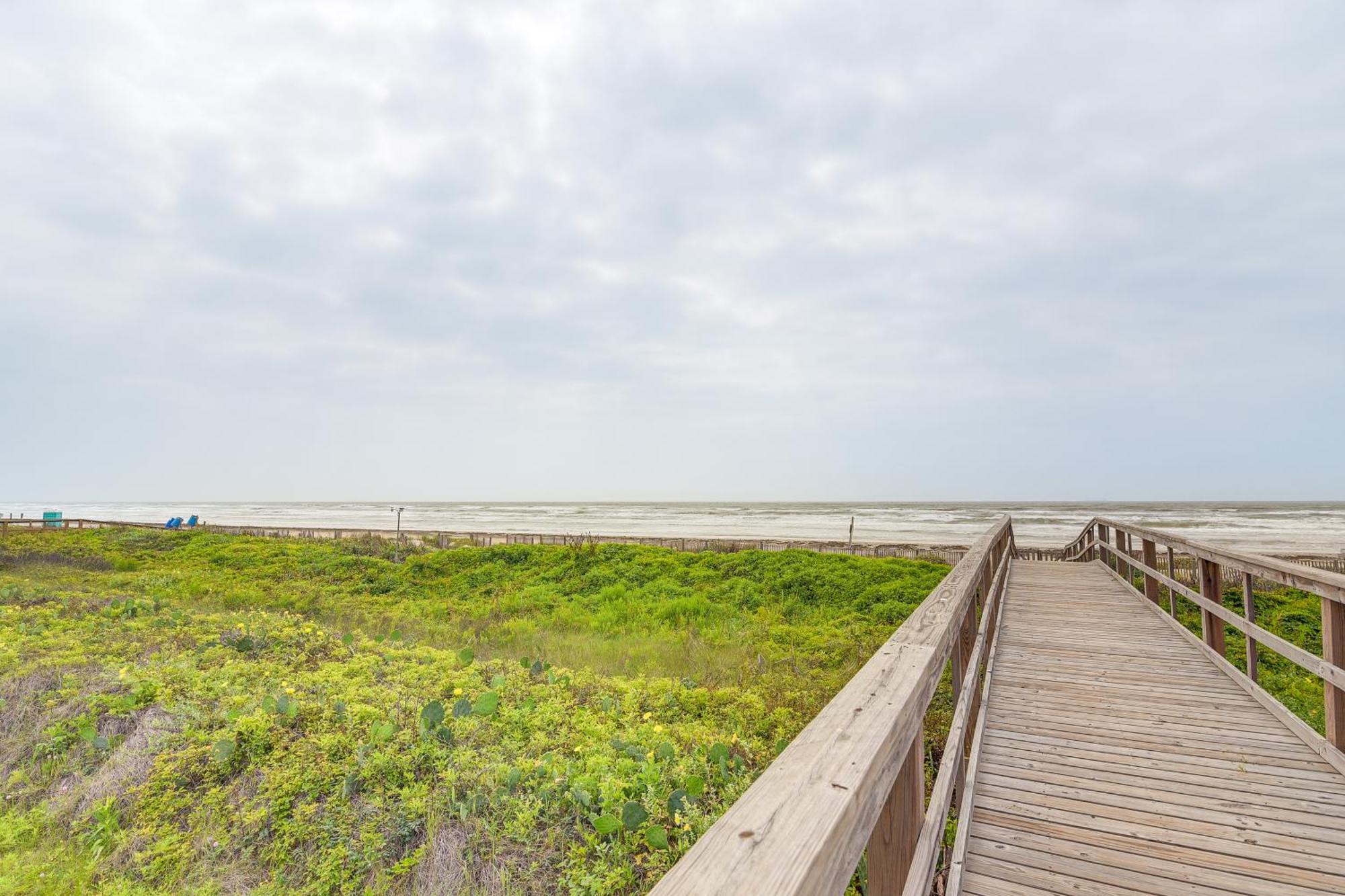 Beachfront Texas Retreat - 2 Decks, Patio And Views! Surfside Beach Εξωτερικό φωτογραφία